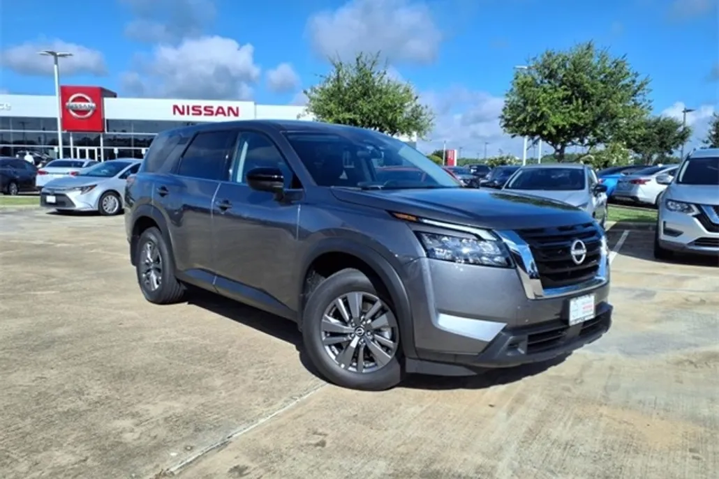 2025 Nissan Pathfinder S photo 1