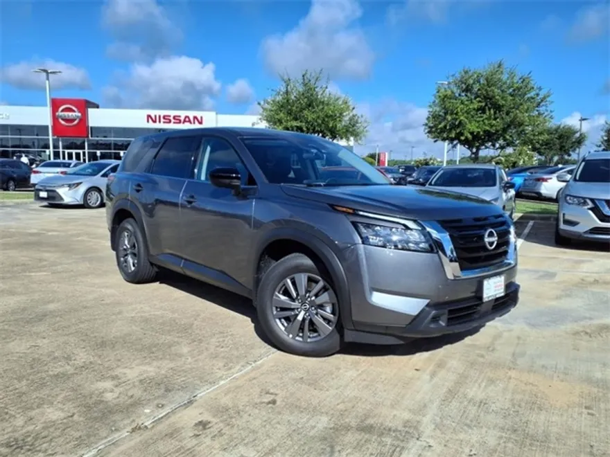 2025 Nissan Pathfinder S photo 1