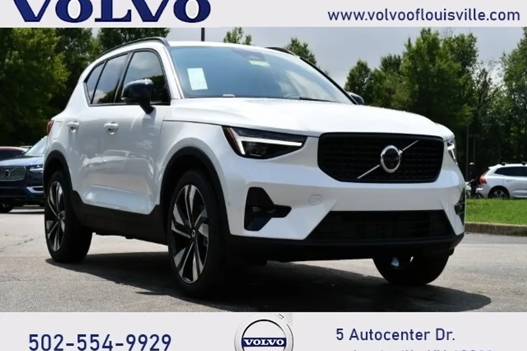 2025 Volvo XC40 Plus photo 1