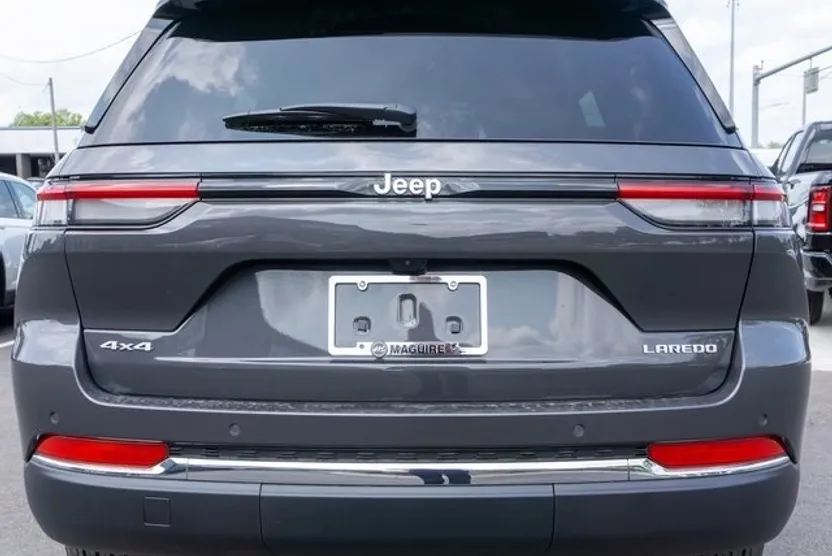 2025 Jeep Grand Cherokee Laredo X photo 1