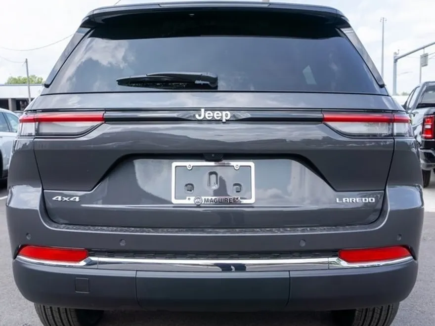 2025 Jeep Grand Cherokee Laredo X photo 1