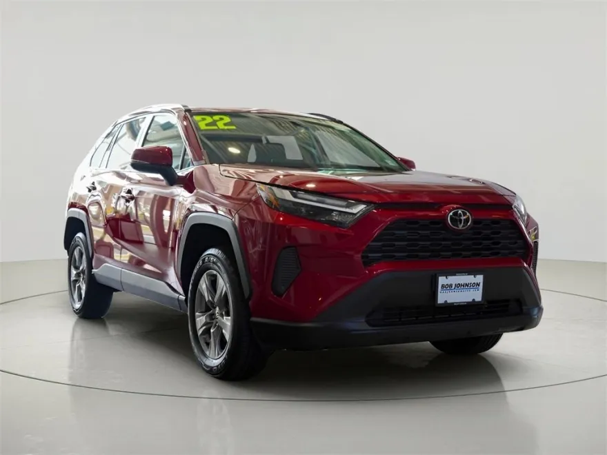 2022 Toyota RAV4 XLE photo 1