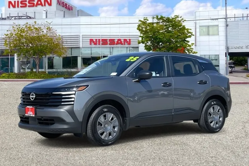 2025 Nissan Kicks S photo 1