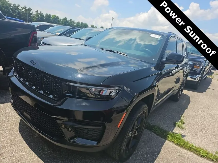 2022 Jeep Grand Cherokee Laredo Altitude photo 1