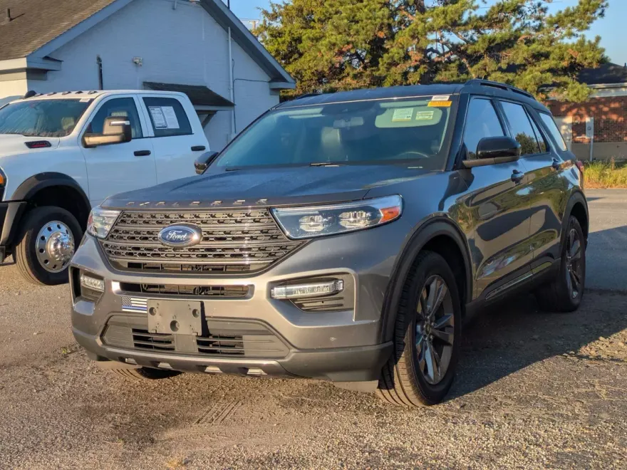 2022 Ford Explorer XLT photo 1
