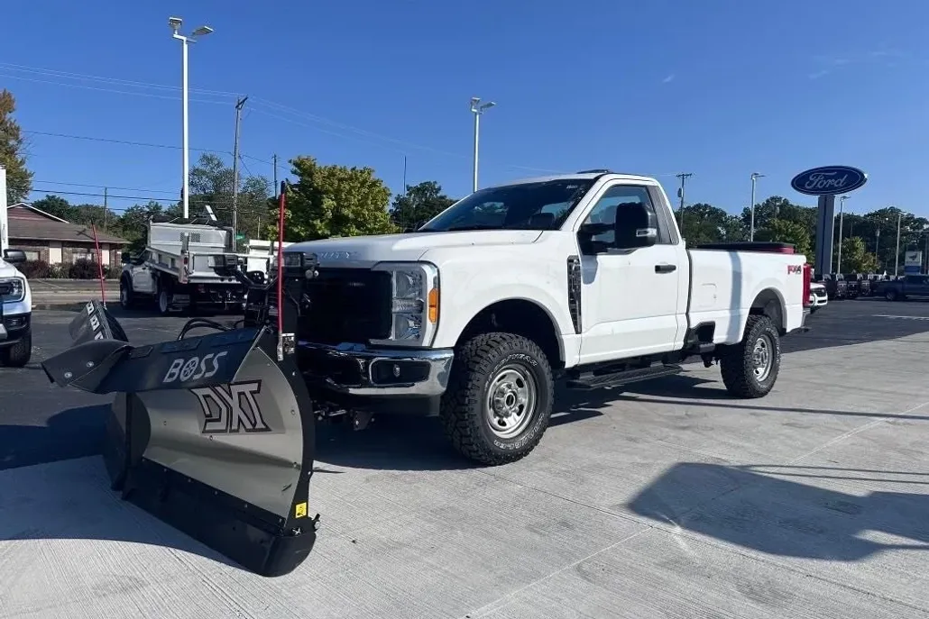 2023 Ford F-350 photo 1