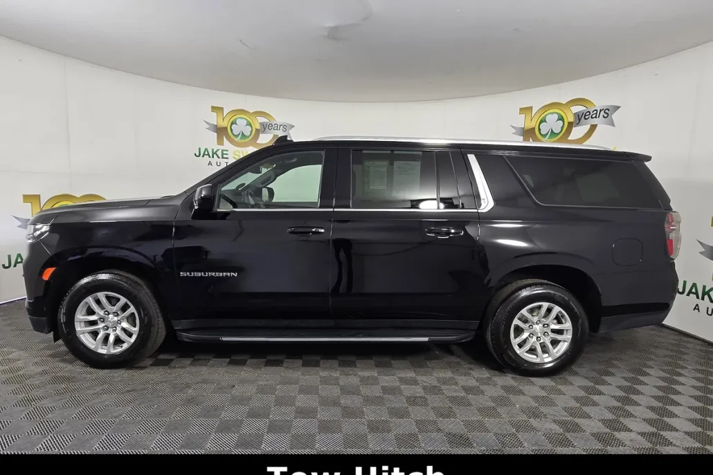 2023 Chevrolet Suburban LT photo 1