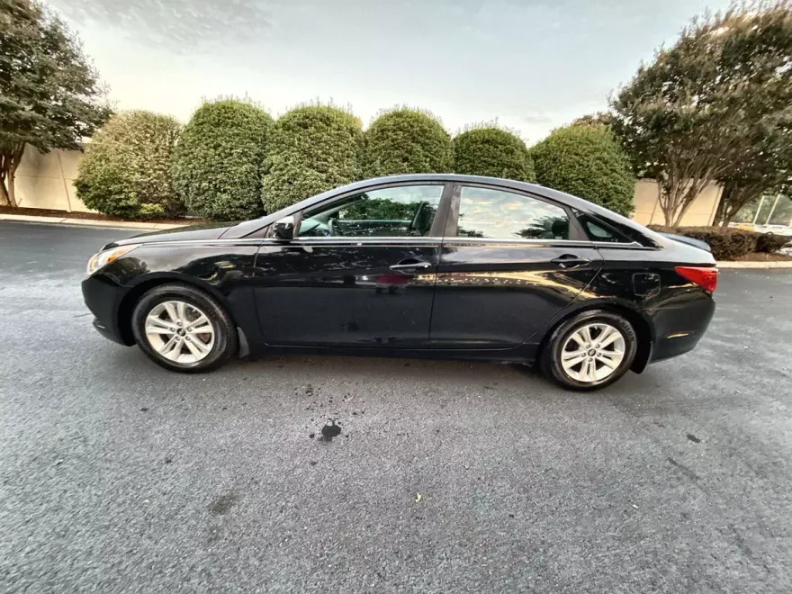 2013 Hyundai Sonata GLS photo 1