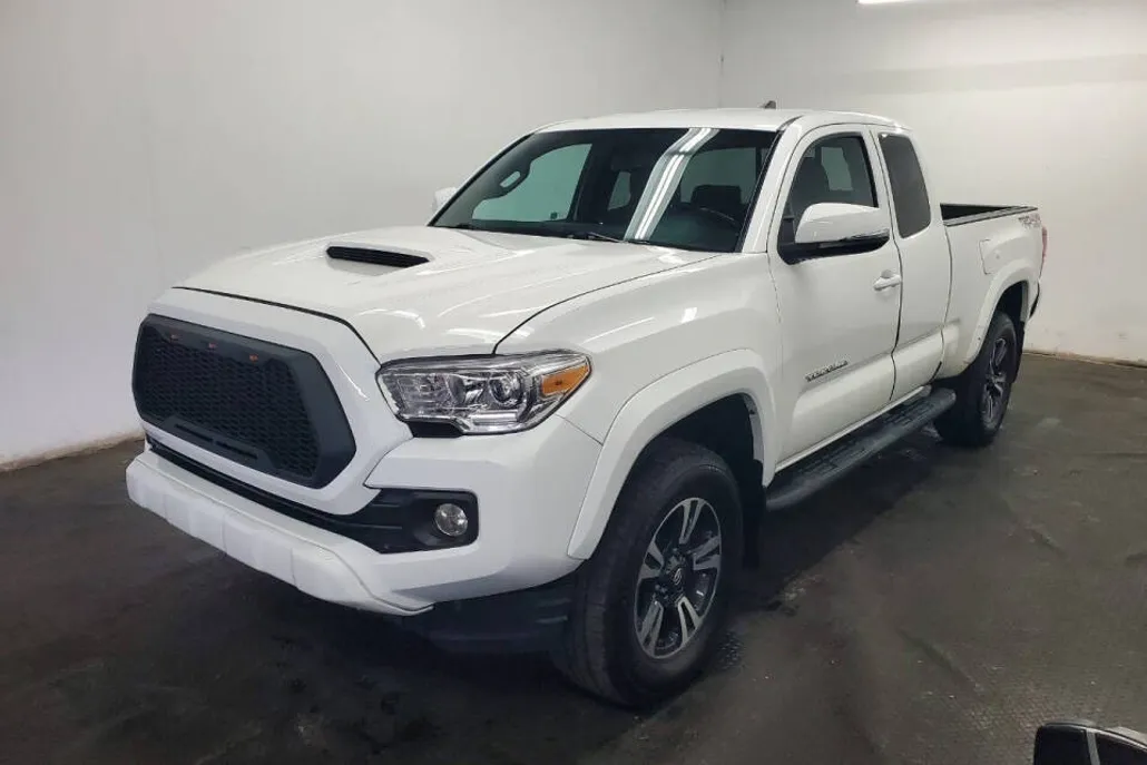 2016 Toyota Tacoma SR5 TRD Sport photo 1