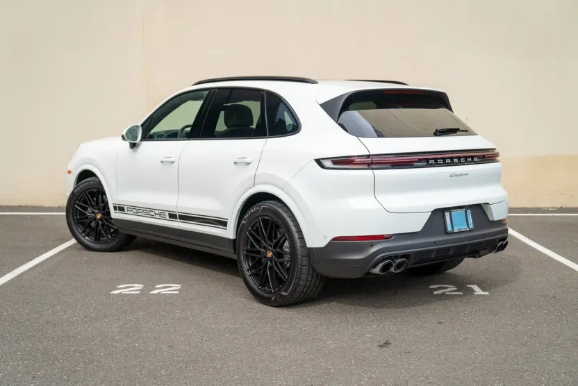 2025 Porsche Cayenne photo 1