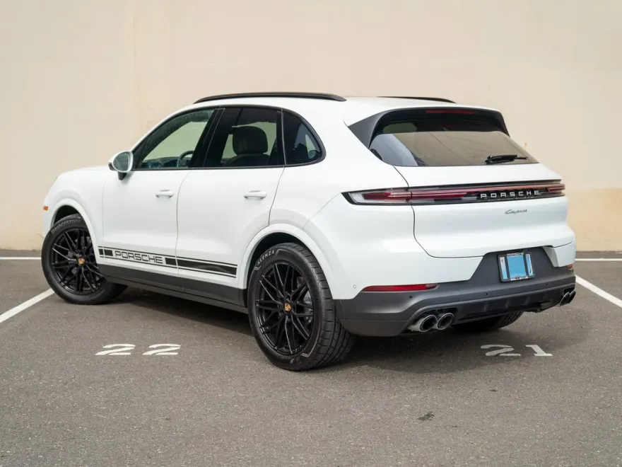 2025 Porsche Cayenne photo 1