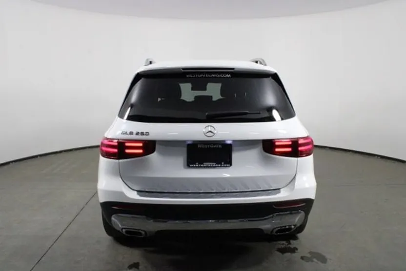 2024 Mercedes Benz GLB 250 photo 1