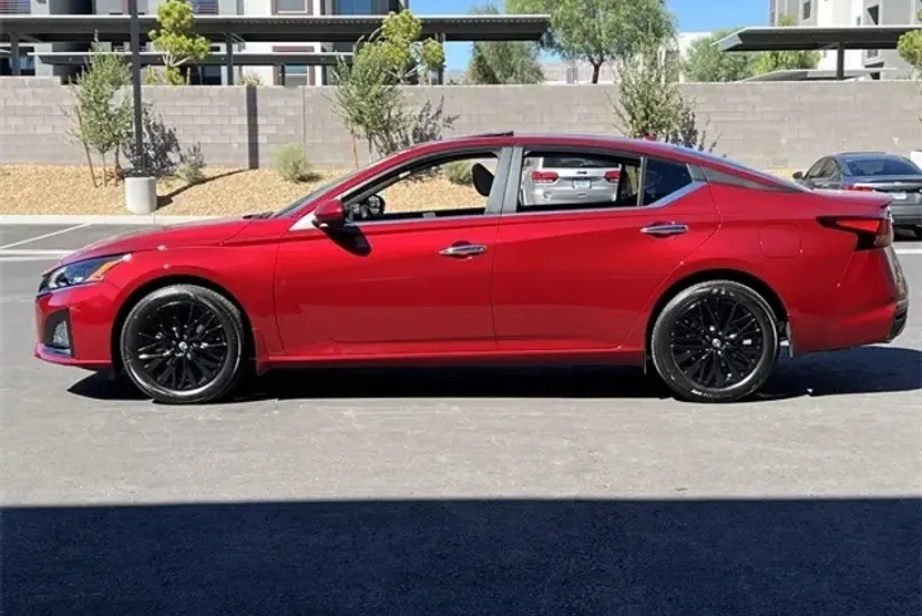 2025 Nissan Altima 2.5 SV photo 1