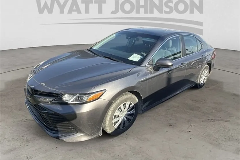 2018 Toyota Camry LE Hybrid photo 1