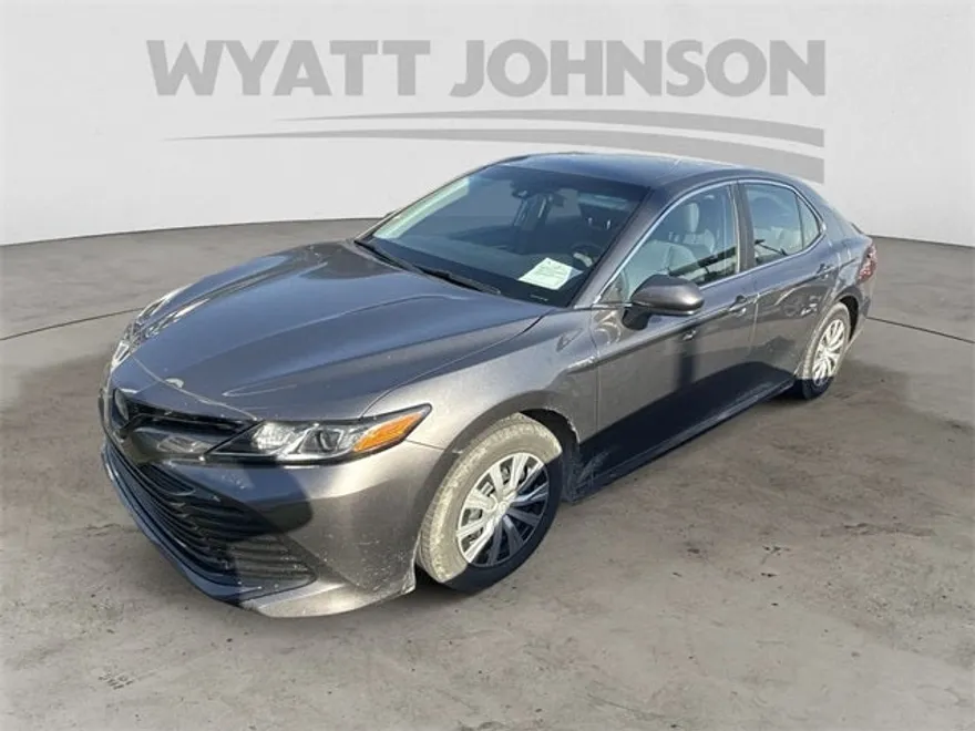 2018 Toyota Camry Hybrid LE photo 1