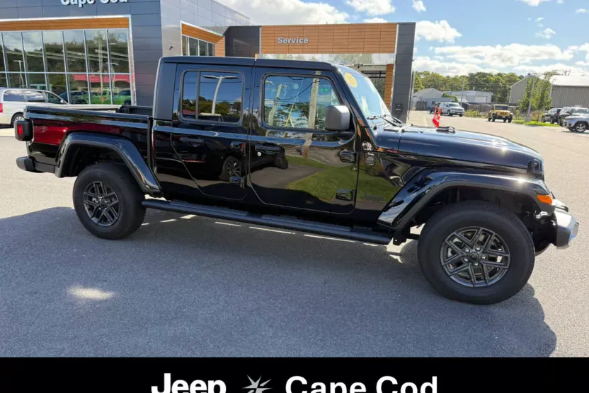2025 Jeep Gladiator Sport S photo 1