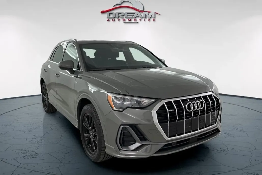 2022 Audi Q3 S line Premium photo 1