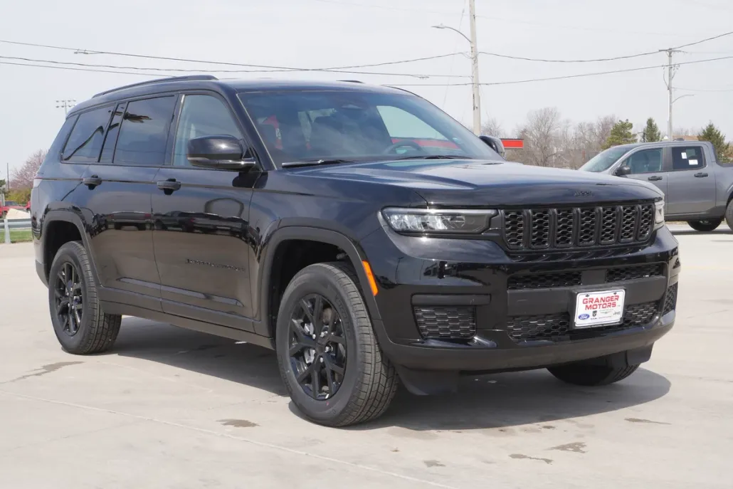 2025 Jeep Grand Cherokee Altitude photo 1