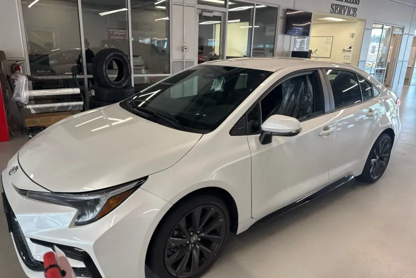2024 Toyota Corolla SE photo 1