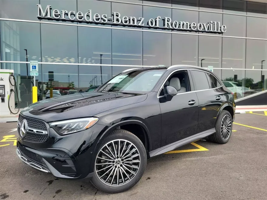 2025 Mercedes Benz GLC 300 4MATIC photo 1