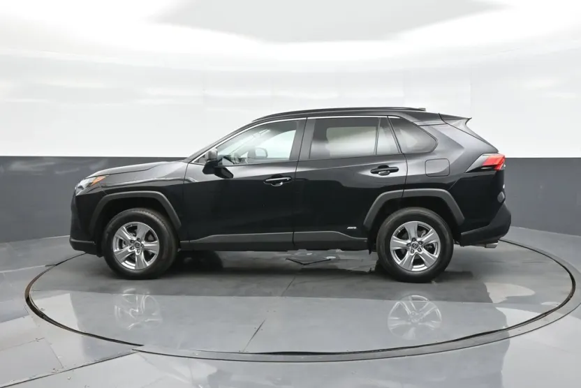 2024 Toyota RAV4 Hybrid LE photo 1