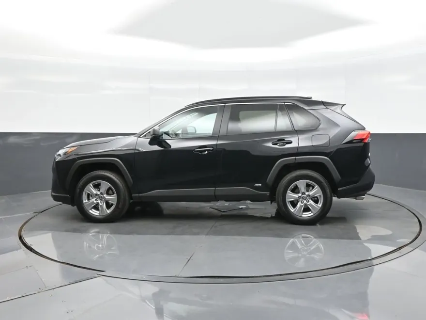 2024 Toyota RAV4 Hybrid LE photo 1