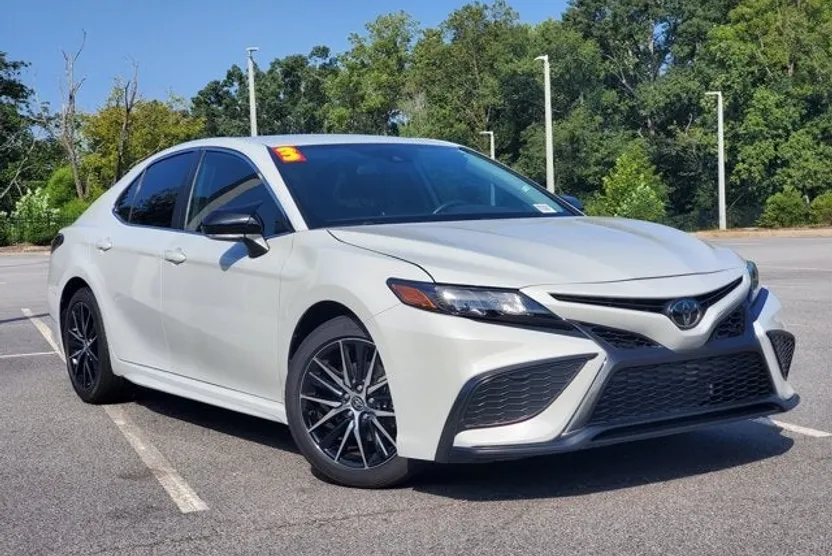 2023 Toyota Camry SE photo 1
