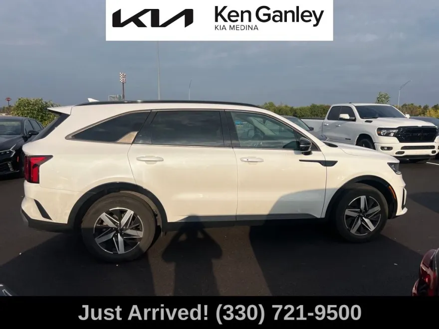 2021 Kia Sorento S photo 1