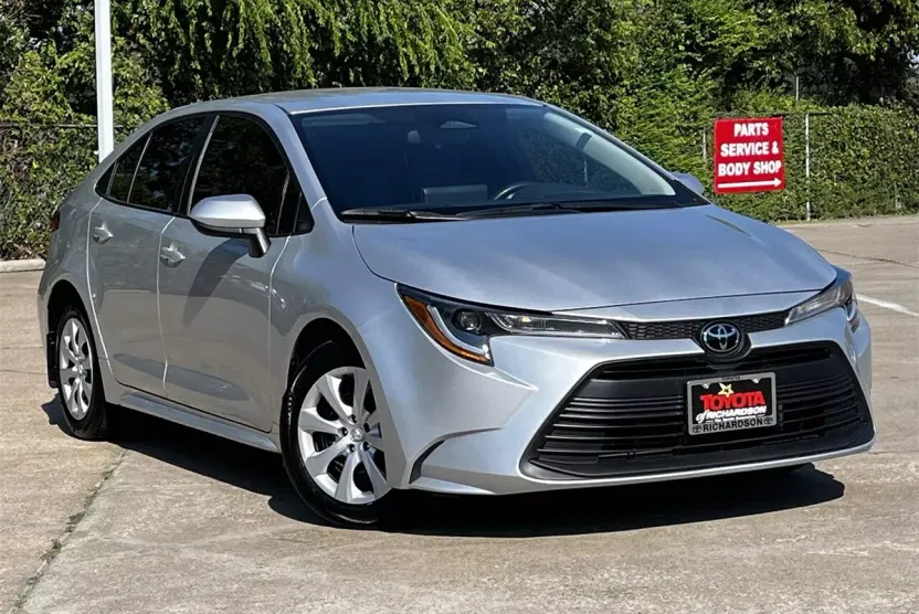 2024 Toyota Corolla LE photo 1