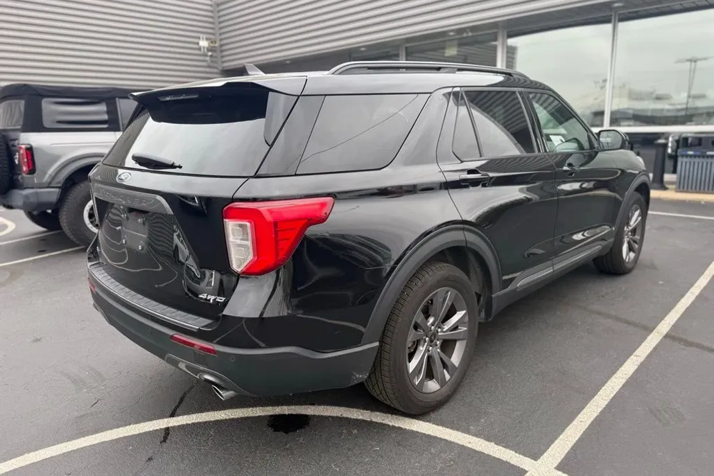 2022 Ford Explorer XLT photo 1