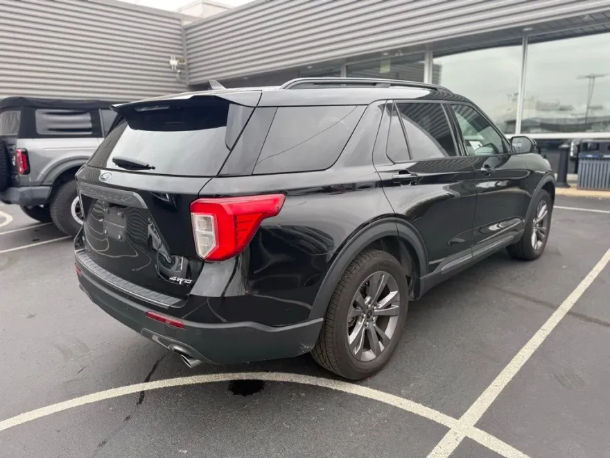 2022 Ford Explorer XLT photo 1