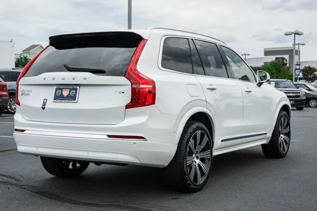 2025 Volvo XC90 T8 photo 1