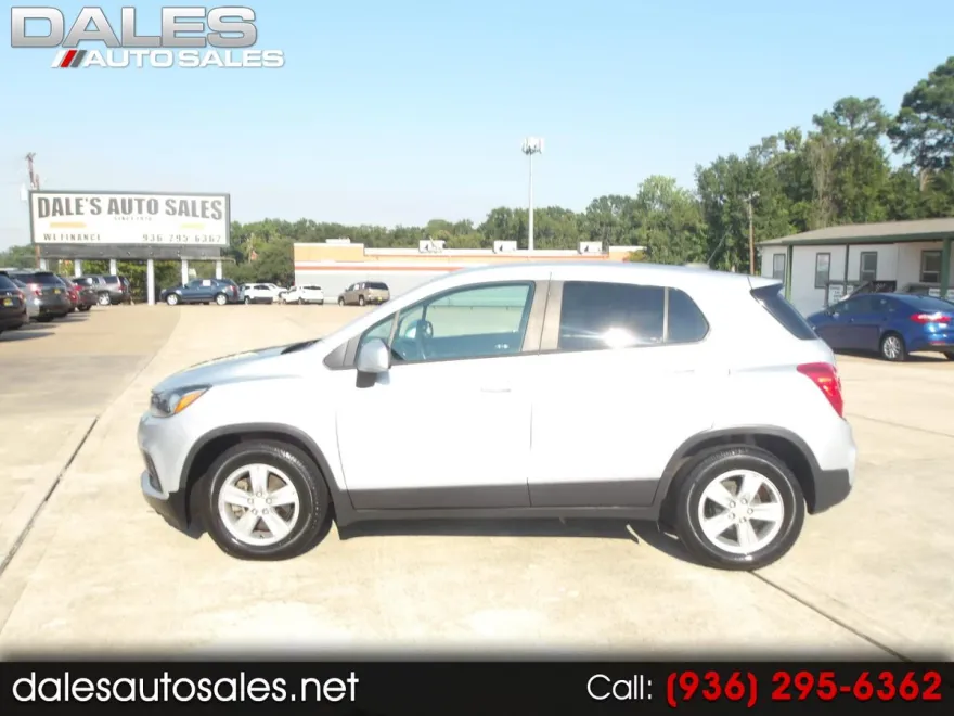2020 Chevrolet Trax LS photo 1