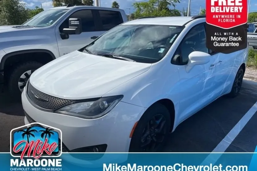 2018 Chrysler Pacifica Touring L photo 1