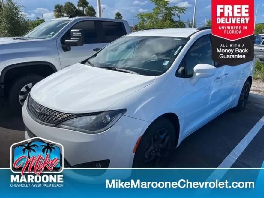 2018 Chrysler Pacifica Touring L photo 1