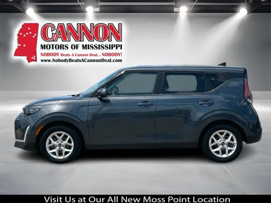 2023 Kia Soul LX photo 1