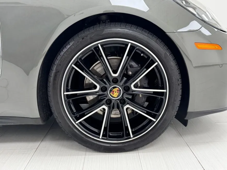 2023 Porsche Panamera 4 Platinum photo 41