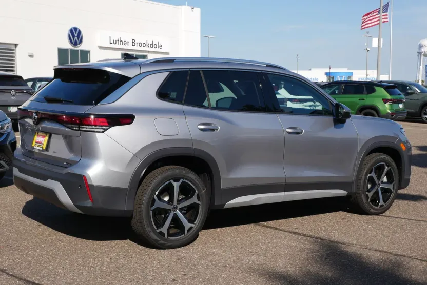 2025 Volkswagen Tiguan SE photo 1