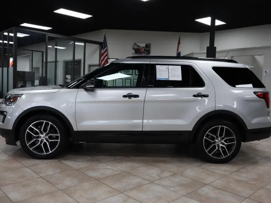2019 Ford Explorer Sport photo 1