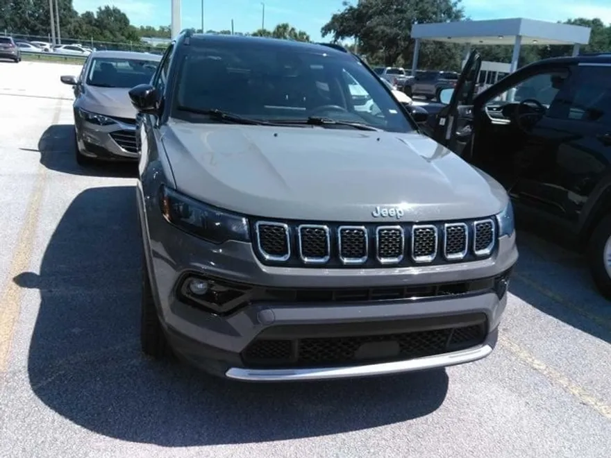 2023 Jeep Compass Limited photo 1