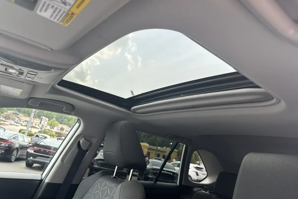 2021 Toyota RAV4 XLE Premium photo 1