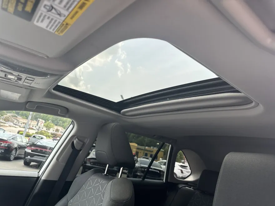 2021 Toyota RAV4 XLE Premium photo 1