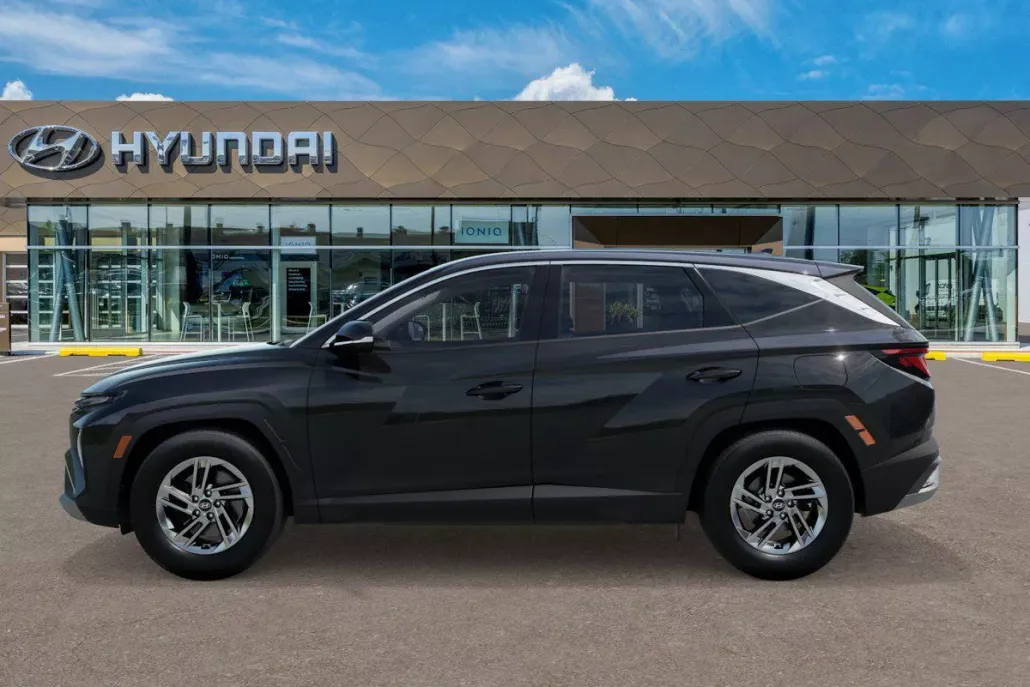 2025 Hyundai Tucson SE photo 1