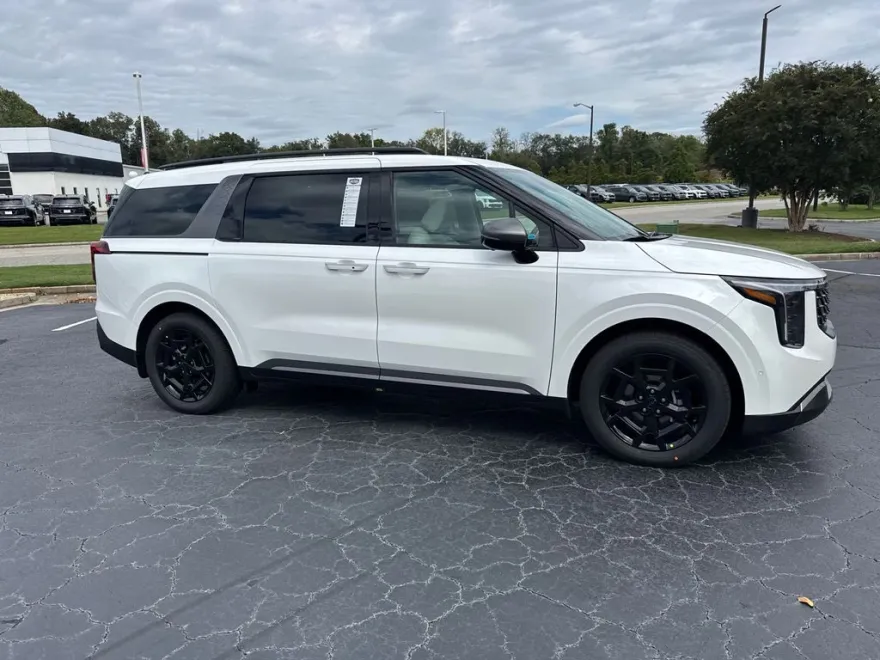 2026 Kia Carnival SX Prestige photo 1
