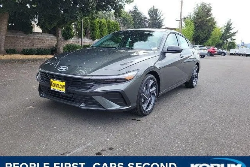 2025 Hyundai Elantra Blue SEL Sport photo 1