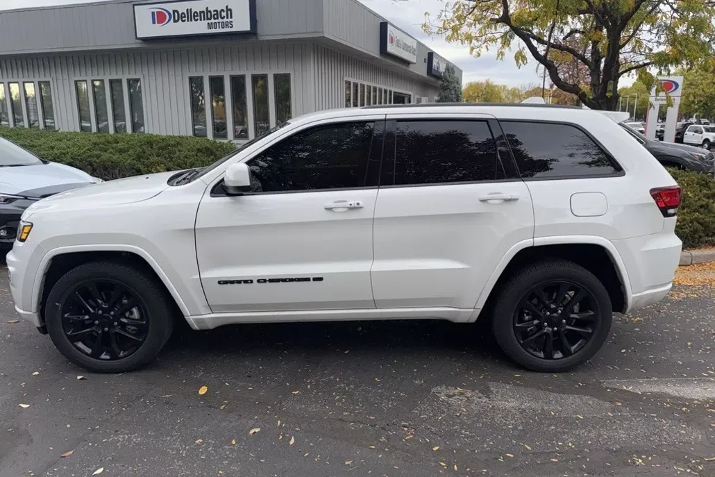 2022 Jeep Cherokee Laredo X photo 1