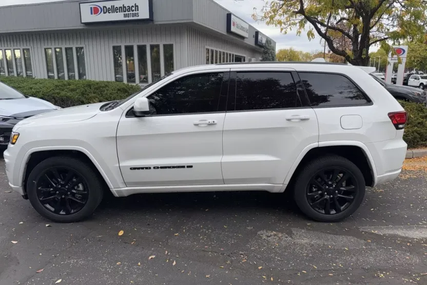 2022 Jeep Cherokee Laredo X photo 1