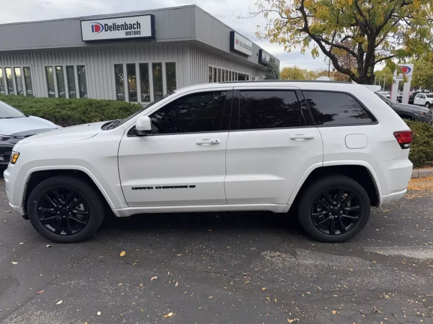 2022 Jeep Cherokee Laredo X photo 1