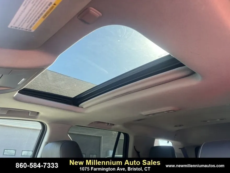 2016 Chevrolet Tahoe LT photo 1