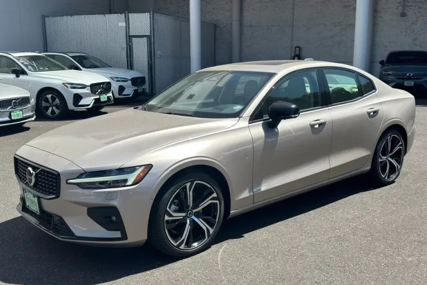 2024 Volvo S60 B5 Plus photo 1